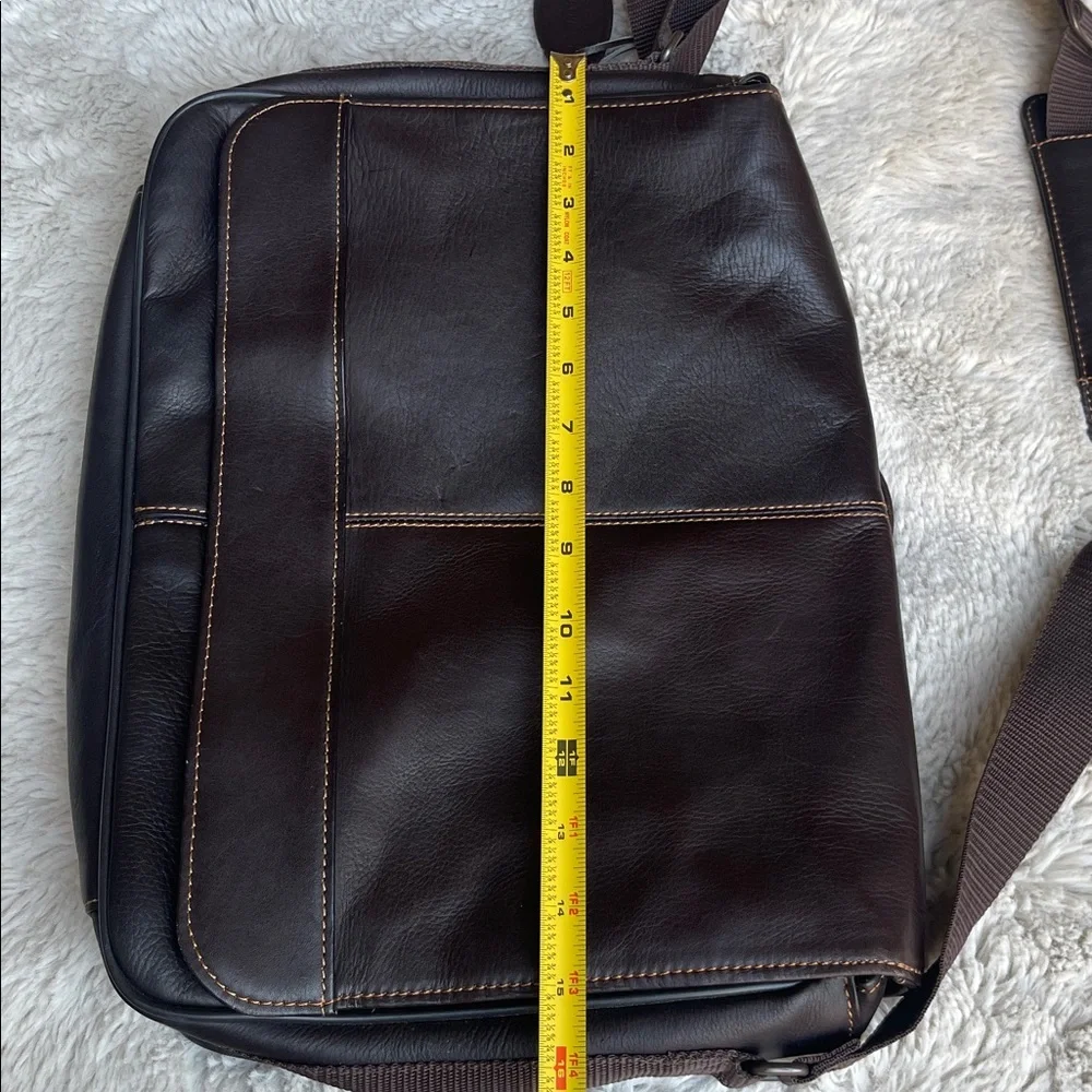 Wilson’s Leather Classic Brown Leather Messenger Bag